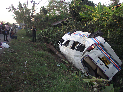 Bangkok Post - Van crashes into ditch, 3 dead