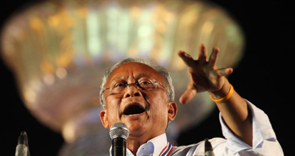 Supreme commander agrees to meet Suthep