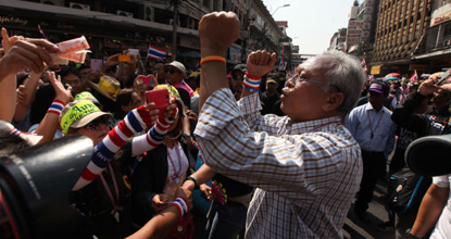 Suthep heads PDRC warm-up march