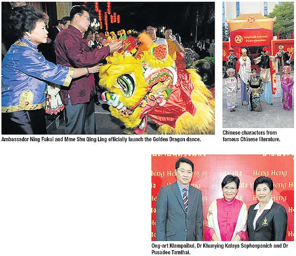 Kayden Kross onlayn jinsiy aloqa Seks porno mehmon styuardessa yoqdi va uni bezovta qila boshladi