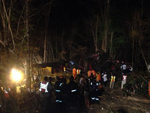 Bangkok Post - 30 die as bus plunges into ravine