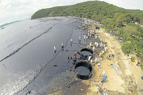 Bangkok Post - In Rayong, oil spill recovery is only surface deep