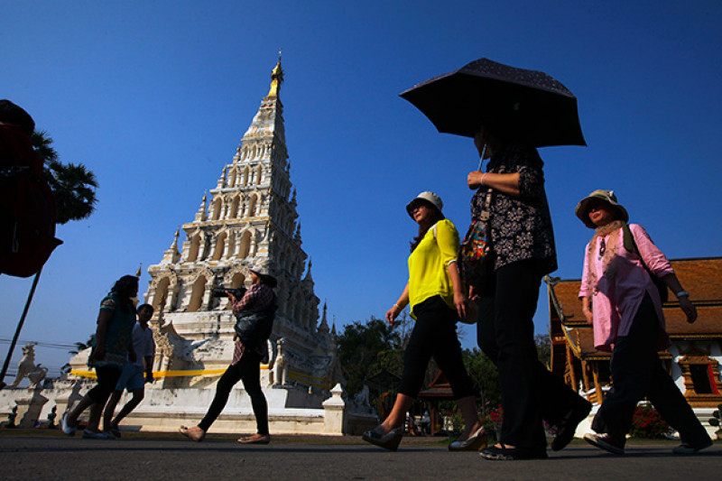 Wiang Gum Gam in Chiang Mai has become a popular destination among Chinese tourists, an influence of Chinese's Lost in Thailand movie. (Bangkok Post photo)