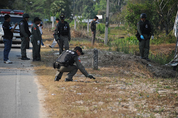 Police survive Narathiwat blast