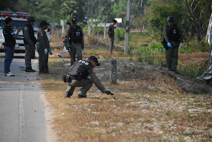 Bangkok Post - Police survive Narathiwat blast