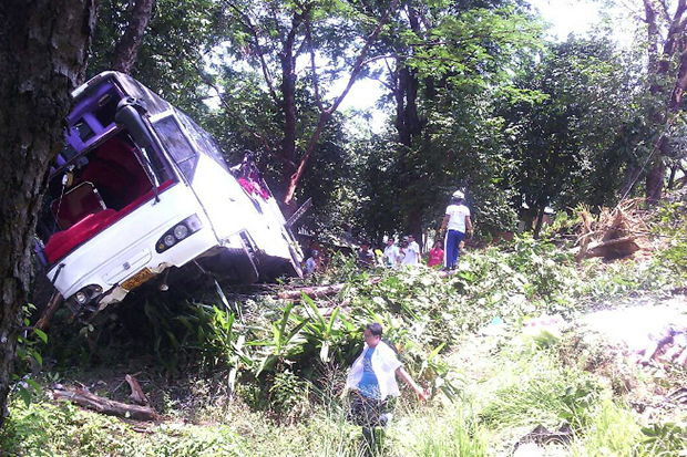 Three people were killed in the crash of an OA Transport tour bus in Phuket around mid-day Wednesday. (Phuket News photo)