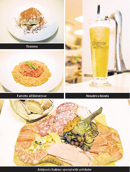 Yalangoch va pizza yetkazib beruvchi bola