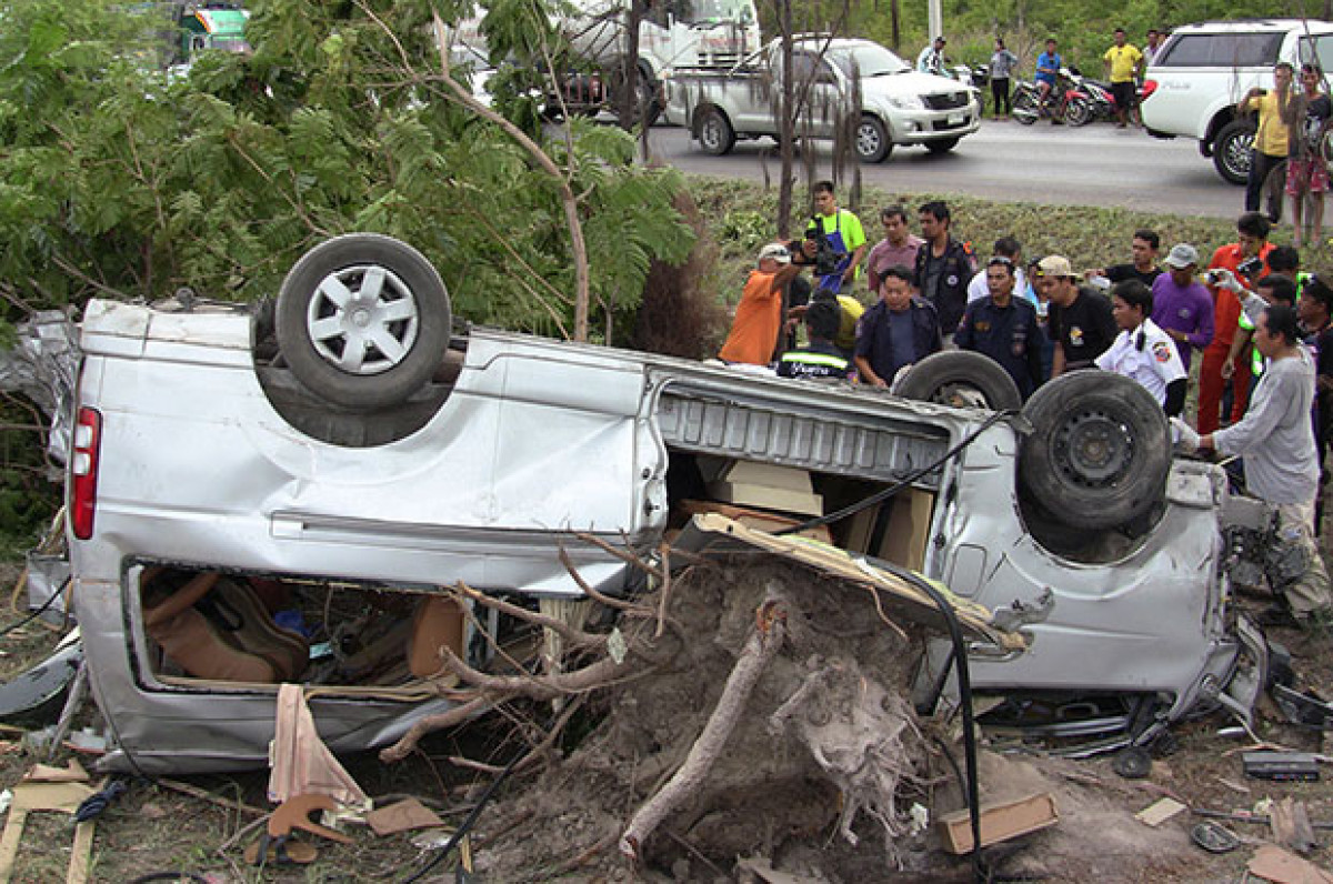 Bangkok Post - Three Hong Kong tourists die in horrific van crash