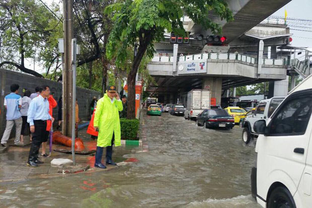 Downpour snarls Bangkok morning traffic