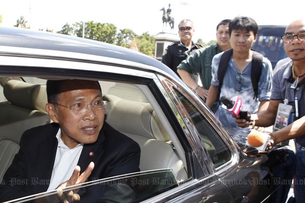 Wattana sues Prayut over travel ban