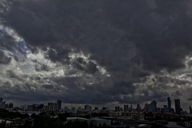 Monsoon storms have brought floods and landslides to areas in the North, a flood warning along the Mekong River in the Northeast and heavy rain in Bangkok. (Photo by Krit Promsaka na Sakolnakorn)