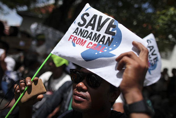 Protesters in late July oppose the construction of the coal-fired power plant in Krabi. (Bangkok Post file photo)