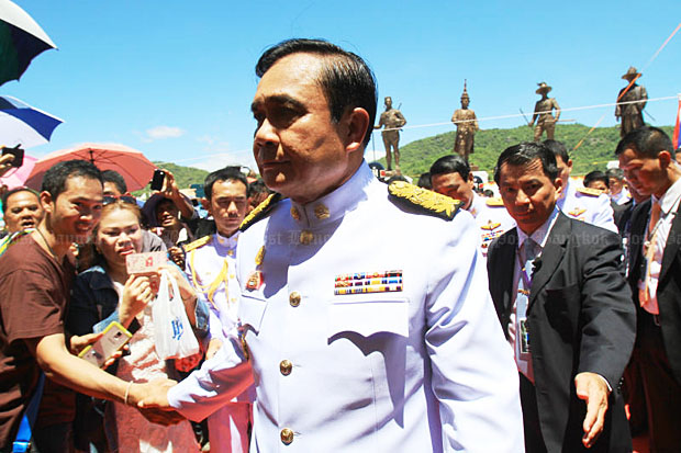 Prime Minister Prayut Chan-o-cha in Prachuap Khiri Khan on Wednesday advises the Bangkok bombers to surrender for their own safety. (Photo by Tawatchai Kemgumnerd)