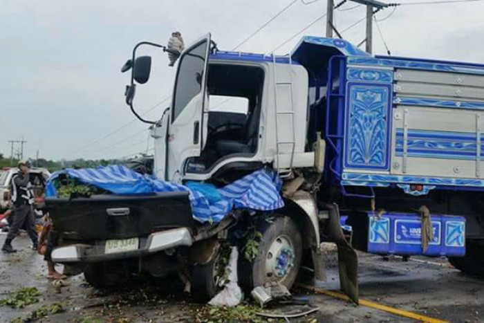 Bangkok Post - Seven die when pickup skids into loaded truck