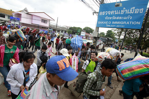 Sa Kaeo immigration office, a gateway for Thais, Cambodians and other foreigners crossing the border. (Bangkok Post file photo)