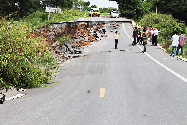 Ayutthaya highway closed after collapse