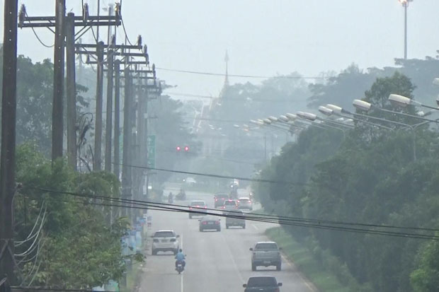 Smoke haze in Trang on Tuesday (photo by Methee Muangkaew)