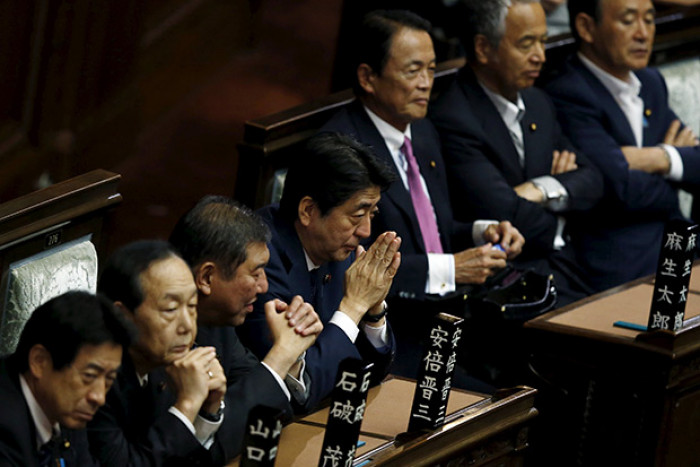 Bangkok Post - Japan's Abe to reshuffle half of cabinet