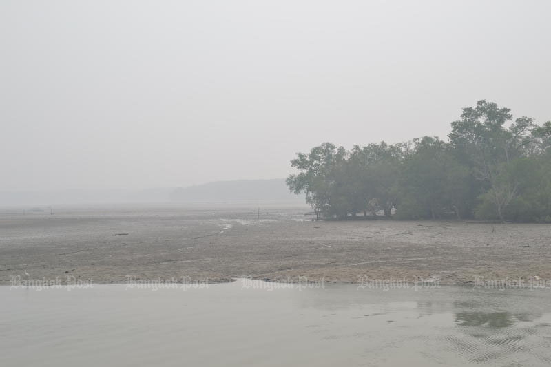 Haze clouds the skies of Phuket. (photo by Achadtaya Chuenniran)