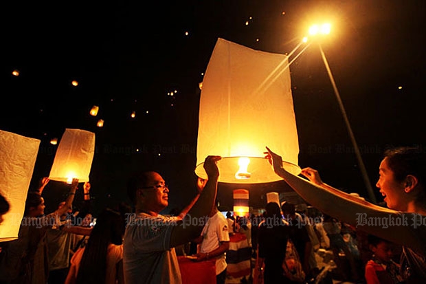 Loy Krathong fireworks, lanterns banned in Bangkok