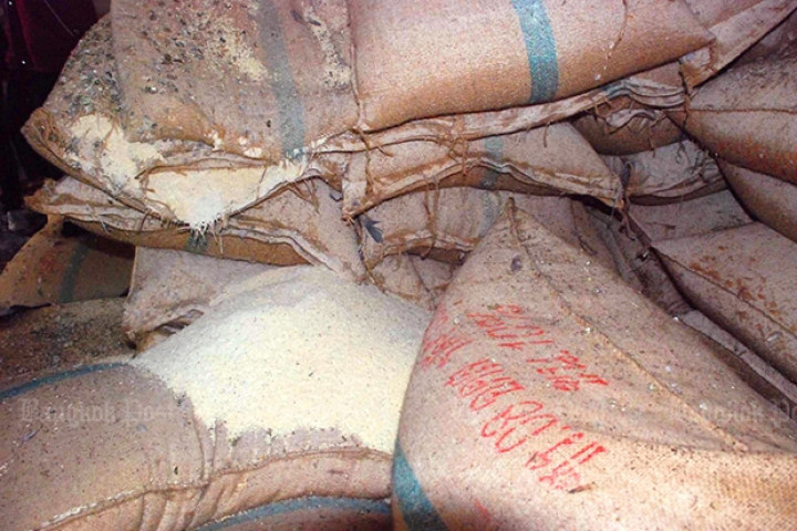 Bangkok Post - 2 local firms win bid to buy 37,000 tonnes of rotten rice