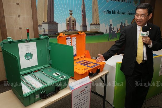 Somchai defends voting machine purchases