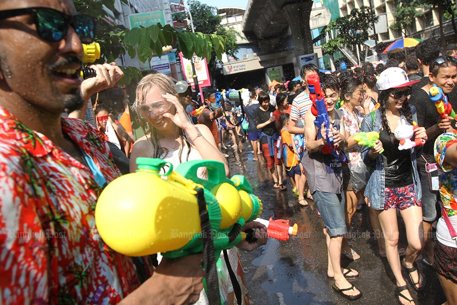Silom road, Bangkok — Jiraporn Kuhakan