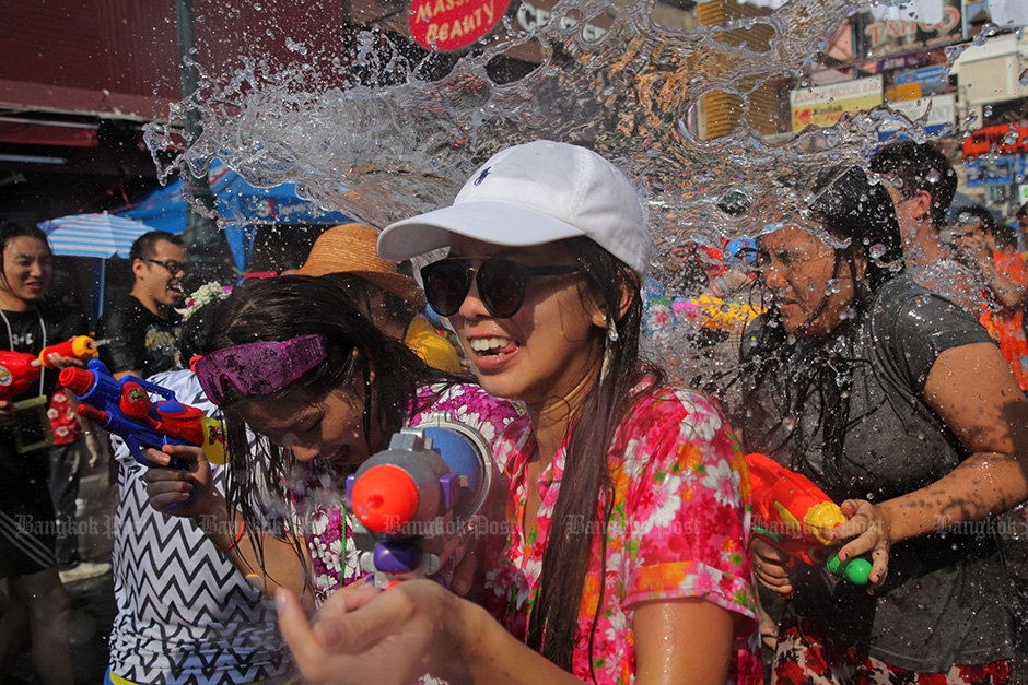 Khao San road, Bangkok — Wichan Charoenkiatpakul