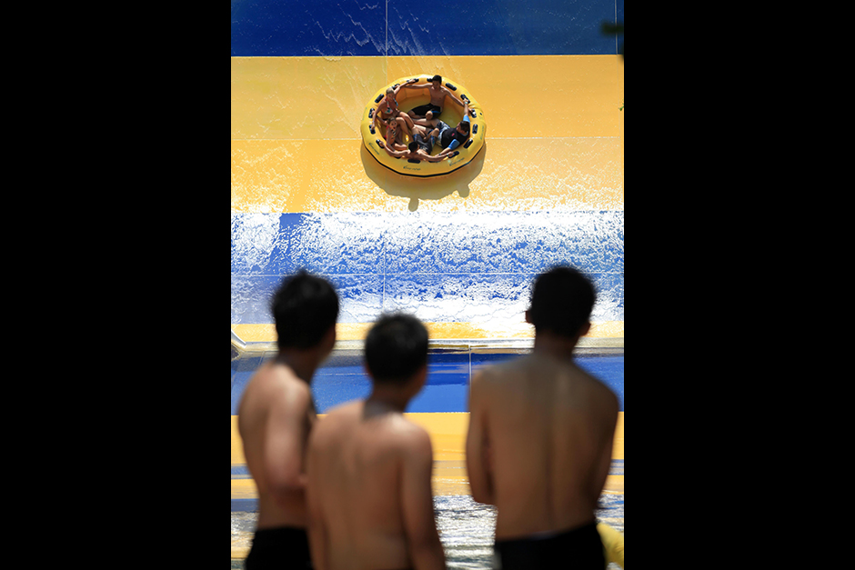 Prime Minister's Office Minister Panadda Diskul inspects safety measures at water parks in Hua Hin, Prachuap Khiri Khan, on May 2. - Chanat Katanyu