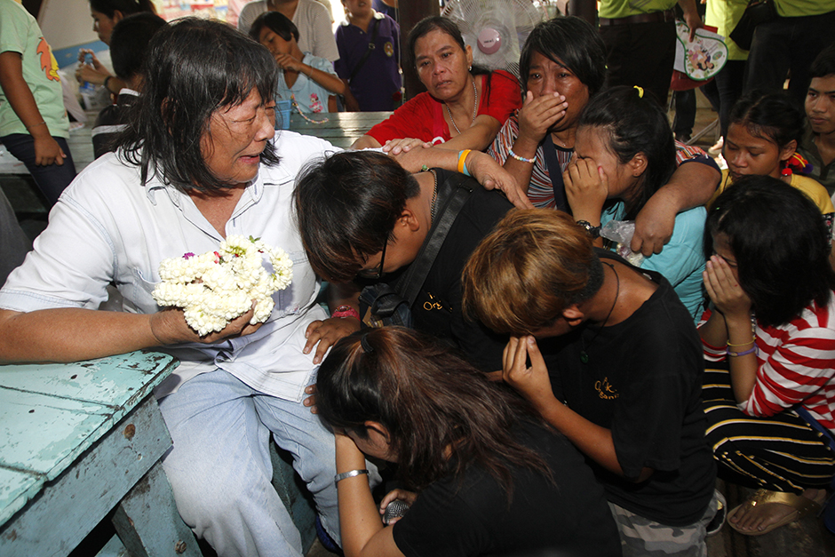 Nualnoi Timkul, affectionately known as Khru Noi, and some of her children cannot hold back the tears as they say a final farewell to her home for the poor on May 15. Khru Noi announced she had shut down her financially troubled children's charity home, ending 35 years of helping the poor. - Thanarak Khunton