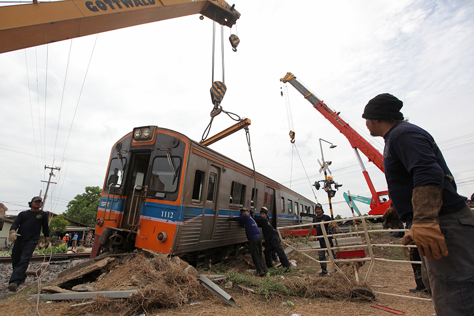 A trailer-truck on May 30 hit a train at a railway crossing in Khamphaeng Saen district, Nakhon Pathom, injuring three people. - Wichan Charoenkiatpakul