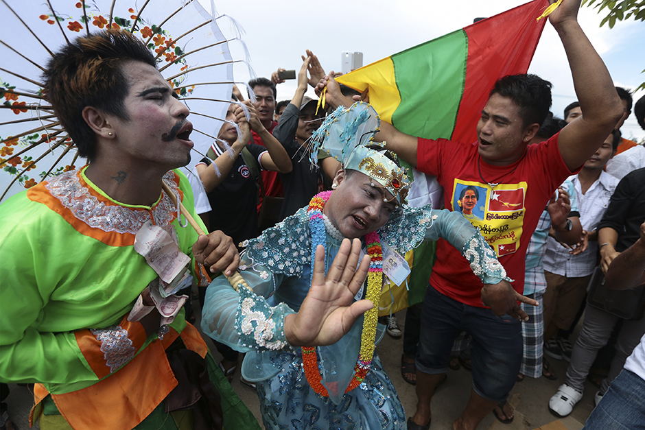 A group of workers dance and sing while waiting for their leader. - Patipat Janthong