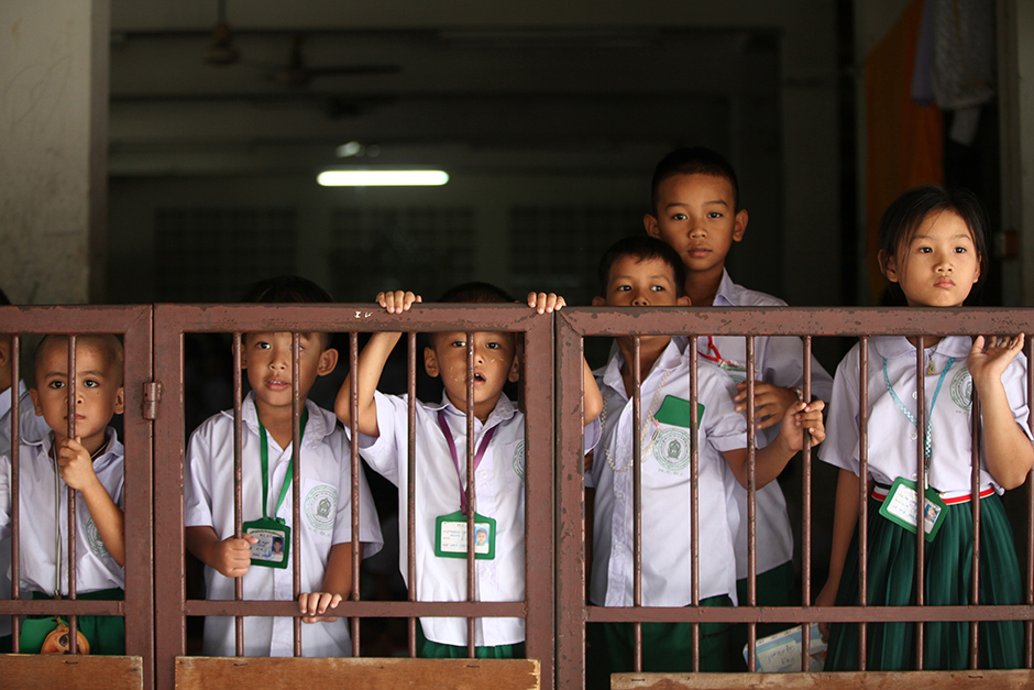 Children of Myanmar workers in Thailand get dressed up and wear makeup to greet Suu Kyi. - Seksan Rojjanametakun