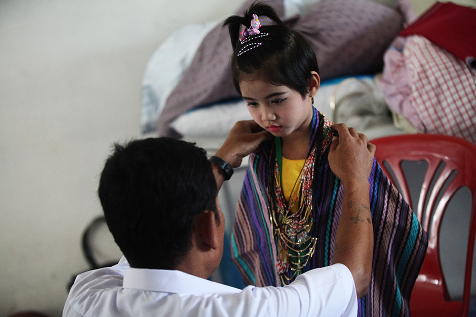 Children of Myanmar workers in Thailand get dressed up and wear makeup to greet Suu Kyi. - Seksan Rojjanametakun