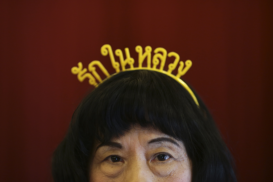 One of the well-wishers at the Sahathai Samakom Pavilion sports a headband declaring