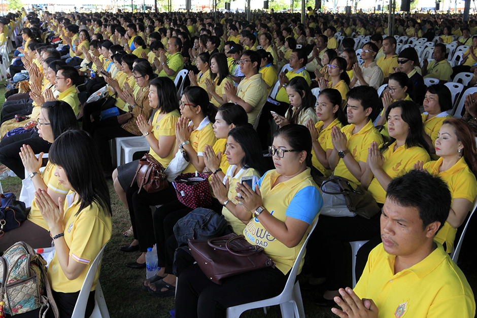 Thousands of people attend a prayer session to wish His Majesty the King a speedy recovery from his illness, at Sanam Luang. - Apichart Jinakul