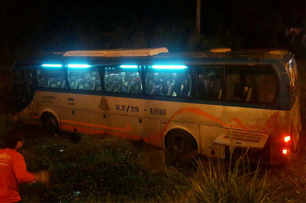 An interprovincial bus rests on the side of the road after a fatal head-on crash with a Toyota sedan in Chaiyaphum province in the early hours of Friday. Two women passengers in the car were killed and 24 other people injured. (Photo by Makkawan Wannakul)