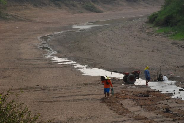 Drinking water hot commodity in border trade