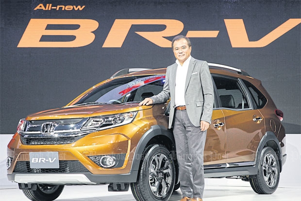 Pitak Pruittisarikorn, chief operating officer of Honda Automobile (Thailand), presents the new BR-V sport utility vehicle.