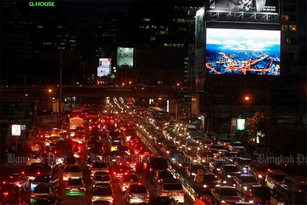 Clogged traffic on Asoke Montri Road. (Bangkok Post file photo)