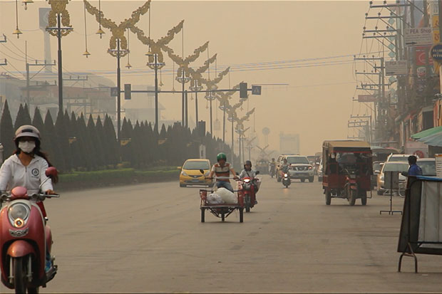 Thick smoke blankets many areas of Chiang Rai province, with particulate matter measured in Mae Sai border district at 215 microgrammes per cubic metres on Saturday morning, exceeding safe levels.