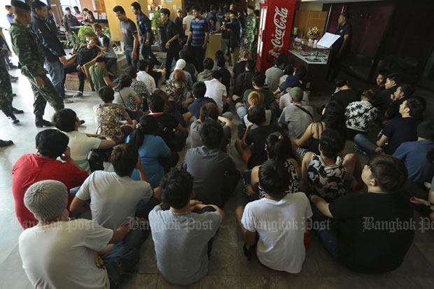 Senior cops moved after Bangkok pub raid