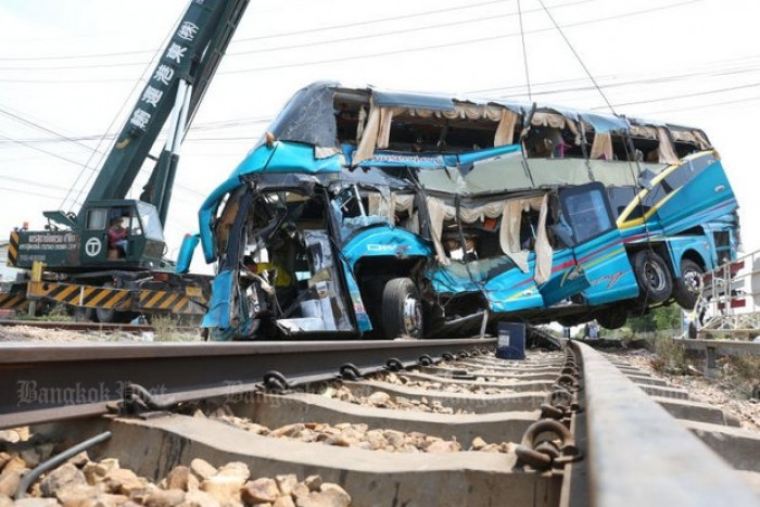 Bangkok Post - Three dead as train collides with coach