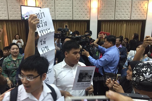 Student protesters disrupt Meechai's charter speech