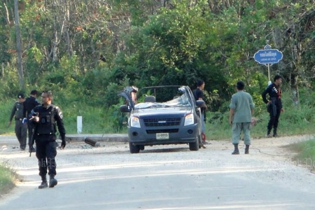 Security forces believe the Chana bombers headed to Pattani province along the Na Thawi Road. (File photo by Waedao Harai) Security forces believe the Chana bombers headed to Pattani province along the Na Thawi Road. (File photo by Waedao Harai)