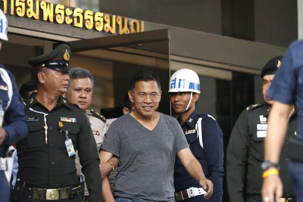 Watana Muangsook is led out of the military court for a bail hearing on Thursday. The Pheu Thai ex-MP was freed on 80,000-baht bail but warned prison could be the next step if he continues "political activities". (EPA photo)