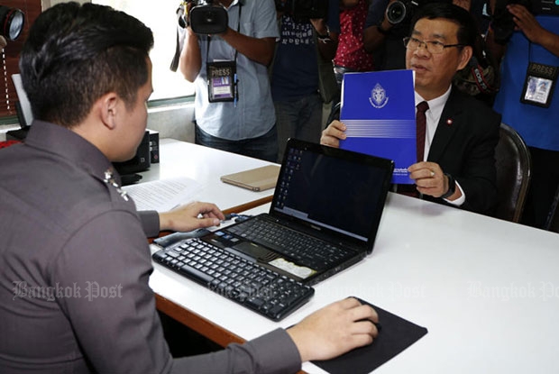 Election commissioner Somchai Srisuthiyakorn on Wednesday files charges against an unnamed Facebook group for a “foul and harsh” critique of the draft constitution. (Photo by Pattarapong Chatpattarasill)