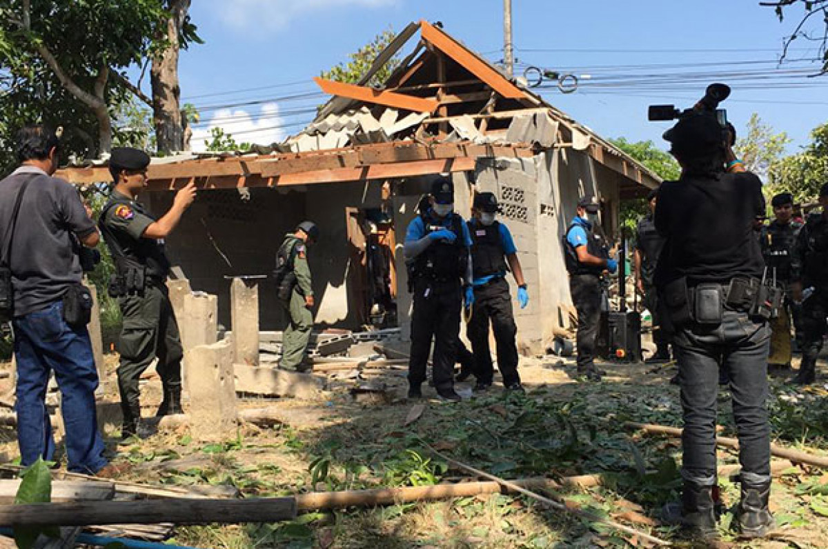 Bangkok Post - Bomb kills one, wounds 5 rangers in Yala