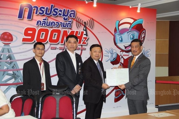 AIS set to clinch 900MHz licence