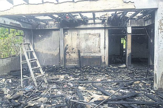 A dorm building at Pitakkiat Wittaya School in Chiang Rai's Wiang Pa Pao district is left in ruins after it was hit by a raging fire on Sunday night, killing 17 schoolgirls. (Photos by Chinpat Chaimon) A dorm building at Pitakkiat Wittaya School in Chiang Rai's Wiang Pa Pao district is left in ruins after it was hit by a raging fire on Sunday night, killing 17 schoolgirls. (Photos by Chinpat Chaimon)